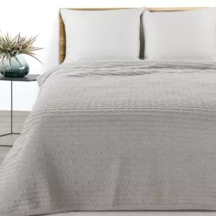 Koc  170x210 cm srebrny z wytłaczanym wzorem pasów LISA DESIGN 91 Eurofirany