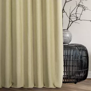 Zasłona szyta na taśmie fala jasnozielono beżowa z tkaniny o grubym splocie i efektem melanżu