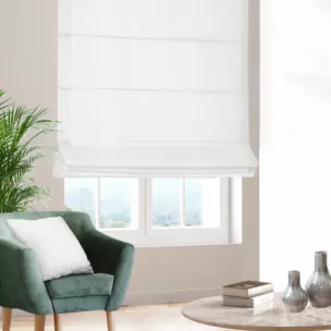 Roleta rzymska biała z miękkiej tkaniny o naturalnym splocie w stylu ekologicznym