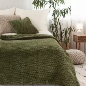 Koc  130x160 cm ciemnozielony z widocznym plecionym splotem KAYLA Eurofirany