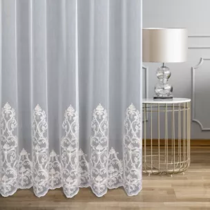 Firana szyta na taśmie 8 cm biało beżowa z matowej, delikatnej tkaniny ADEN haftowanej w dwukolorowy, ornamentowy wzór