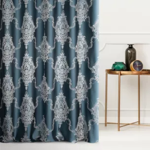 Zasłona szyta na flexach granatowo srebrna z eleganckiej tkaniny w duży ornamentowy wzór