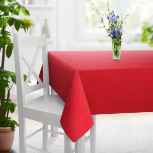 Obrus szyty czerwony z miękkiej tkaniny o naturalnym splocie w stylu ekologicznym