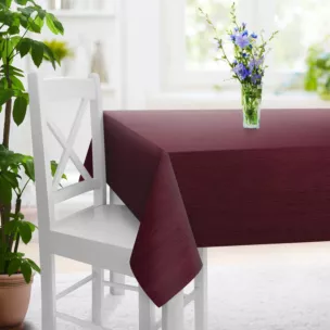 Obrus szyty bordowy z tkaniny welwetowej w pionowe prążki, wykończona obciążnikiem