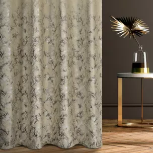 Zasłona szyta na flexach beżowo szampańska z welwetowej tkaniny z błyszczącym nadrukiem od dołu