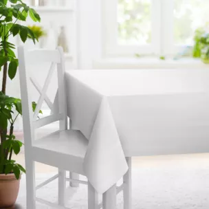 Obrus szyty jasnoszary z miękkiej tkaniny w drobny wzór jodełkowy