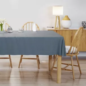 Obrus szyty ciemnoniebieski z miękkiej, matowej tkaniny w drobny geometryczny wzór