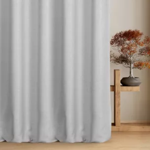 Zasłona szyta na przelotkach srebrna o naturalnym charakterze, z widocznym, ozdobnym splotem