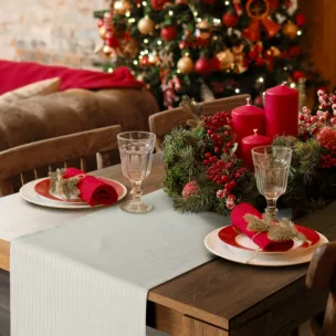 Bieżnik na stół naturalny 40x140 cm z żakardowej tkaniny FLASH świąteczny w prążki przetykane szampańską nicią