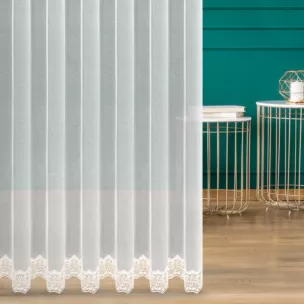 Firana szyta na flexach biała z markizety ozdobionej matową aplikacją