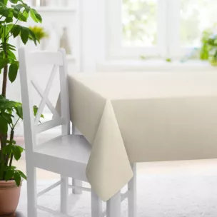 Obrus szyty jasnobeżowy z gładkiej, zaciemniającej tkaniny z wyraźnym splotem