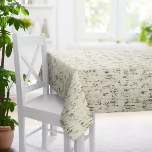 Obrus szyty kremowo złocisty z tkaniny welwetowej zdobionej połyskującym drukiem