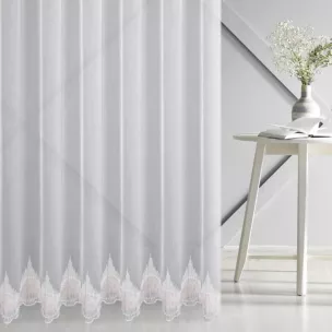 Firana szyta na przelotkach naturalno pudrowa z matowej tkaniny ADEN ozdobionej haftem i perełkami Italissima Eva Minge