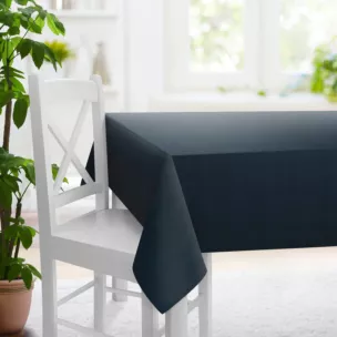 Obrus szyty DORA - HIT granatowy z miękkiej tkaniny o welurowej strukturze