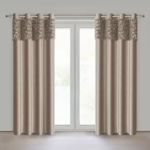 Zasłona ciemnobeżowa z welwetu zdobiona aplikacją 3D róż 140x250 cm przelotka - ROSES Eva Minge Eurofirany