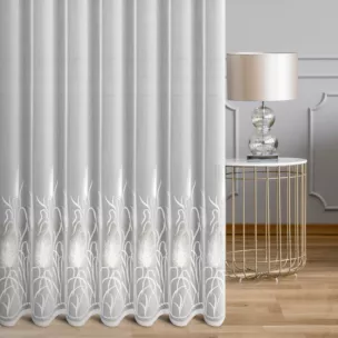 Firana szyta na flexach biała z delikatnej tkaniny typu aden, wykończonej roślinnym haftem