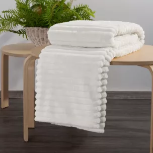 Narzuta na fotel /koc 70x160 cm biała z wytłaczanym wzorem i efektem 3D SOFT DESIGN 91 Eurofirany