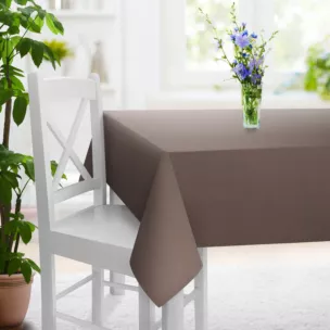 Obrus szyty DORA - HIT jasnobrązowy z miękkiej tkaniny o welurowej strukturze