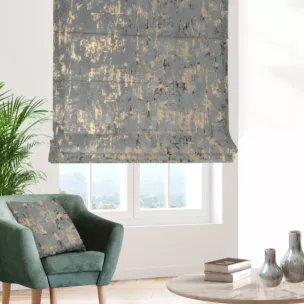 Roleta rzymska srebrno złocista z tkaniny welwetowej zdobionej połyskującym drukiem