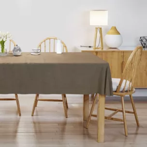 Obrus szyty ADESSA ciemnobrązowy z miękkiej tkaniny o welurowej strukturze