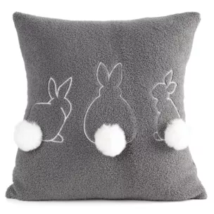 Poszewka na poduszkę 45x45 cm z tkaniny typu bukla i uroczym haftem z pomponami stalowo, biała WIOSNA 36 Eurofirany