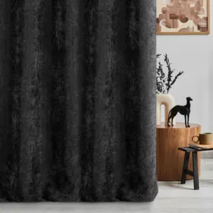 Zasłona szyta na przelotkach czarna z tkaniny o szenilowej strukturze