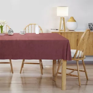 Obrus szyty DORA - HIT bordowy z miękkiej tkaniny o welurowej strukturze