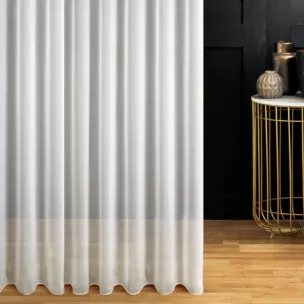 Firana szyta na flexach kremowa z delikatnej elaganckiej tkaniny, wykończonej obciążnikiem