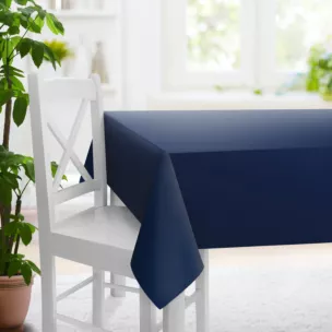 Obrus szyty granatowy z tkaniny trudnopalnej, zaciemniającej, typu blackout
