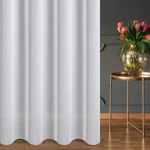 Firana szyta na taśmie fala biała z miękkiej tkaniny o delikatnym połysku, wykończona obciążnikiem