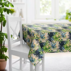 Obrus szyty KIMBERLY zielono grafitowy z miękkiej tkaniny typu blackout drukowanej w egzotyczne liście