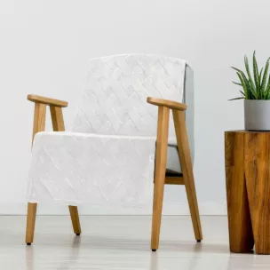 Narzuta na fotel-koc flano 70x160 cm biała zdobiona wytłaczanym wzorem CARO DESIGN 91 Eurofirany