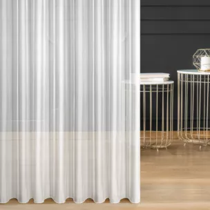 Firana szyta na flexach beżowa z błyszczącej tkaniny wykończonej obciążnikiem