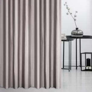 Zasłona szyta na taśmie 8 cm szarobeżowa z tkaniny o satynowym połysku zaciemniającej w 100%