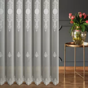 Firana szyta na flexach naturalna z delikatnej tkaniny typu aden, wykończonej kordonkowym haftem