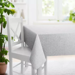 Obrus szyty biały z tkaniny z aplikacją