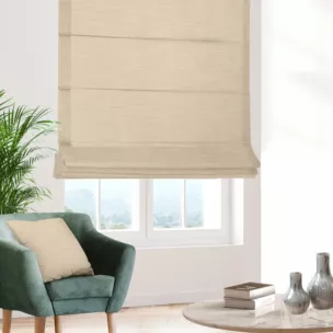 Roleta rzymska beżowa z miękkiej tkaniny o naturalnym splocie w stylu ekologicznym