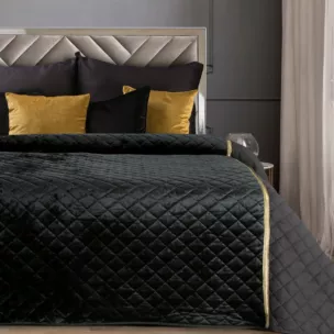 Narzuta welwetowa czarna 220x240 cm zdobiona błyszczącą pasmanterią pikowana metodą tradycyjnego szycia KRISTIN EUROFIRANY PREMIUM
