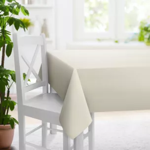 Obrus na wymiar ciemnokremowy z gładkiej tkaniny typu blackout