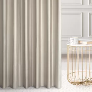 Zasłona szyta na taśmie 8 cm beżowa z tkaniny o satynowym połysku zaciemniającej w 100%