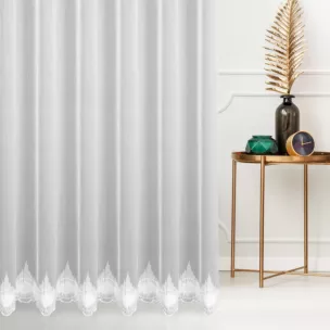 Firana szyta na przelotkach naturalna z matowej tkaniny ADEN ozdobionej haftem i perełkami Italissima Eva Minge