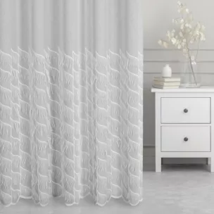 Firana szyta na taśmie fala jasnoszaro biała z miękkiej etaminy o naturalnym splocie, zdobiona naszytymi frędzlami