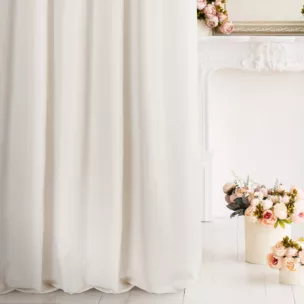 Zasłona szyta na taśmie fala JULIETT jasnobeżowa z eleganckiej połyskującej tkaniny przetykanej lureksową nicią