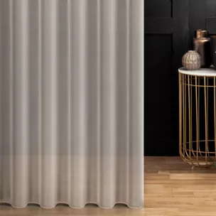 Firana szyta na tunelu beżowa z miękkiej tkaniny o perłowym połysku, wykończona obciążnikiem