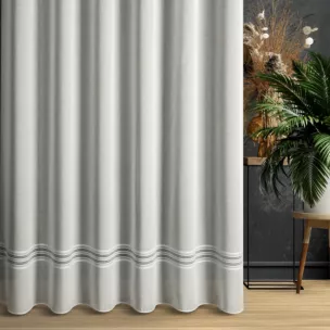 Firana szyta na flexach naturalna z matowej etaminy ozdobionej ażurowym pasem, wykończona obciążnikiem