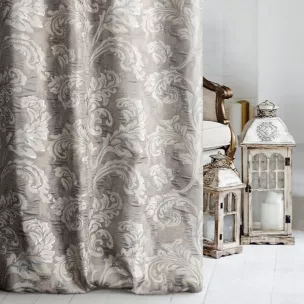 Zasłona szyta na taśmie 5 cm PERUGIA beżowo srebrna ze szlachetnej tkaniny z dużym roślinnym wzorem