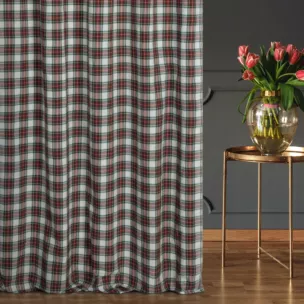 Zasłona szyta na przelotkach biało czerwona z delikatnej tkaniny w kratkę