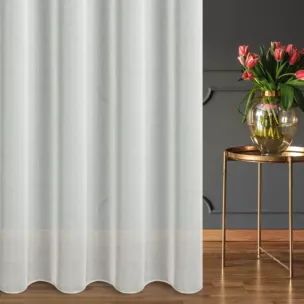 Firana szyta na taśmie fala naturalna z miękkiej tkaniny o delikatnym połysku, wykończona obciążnikiem