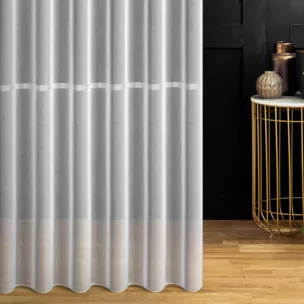 Firana szyta na flexach biała z delikatnej etaminy, zdobionej pasem, wykończonej obciążnikiem