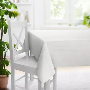 Obrus szyty biały z tkaniny w stylu eko